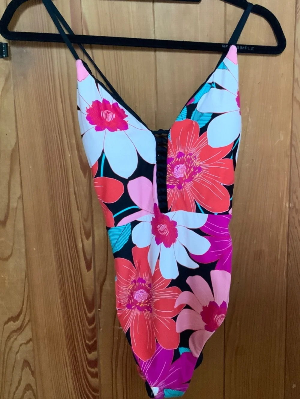 LA BLANCA FULL BLOOM REVERSIBLE ONE-PIECE SWIMSUIT WITH TUMMY CONTROL